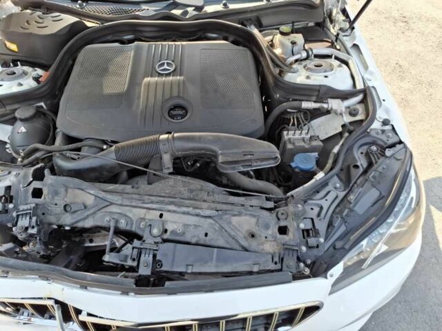 Белый Мерседес Е-Класс, объемом двигателя 2.2 л и пробегом 210 тыс. км за 5500 $, фото 7 на Automoto.ua