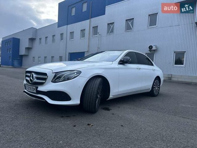 Белый Мерседес Е-Класс, объемом двигателя 1.99 л и пробегом 162 тыс. км за 27800 $, фото 5 на Automoto.ua