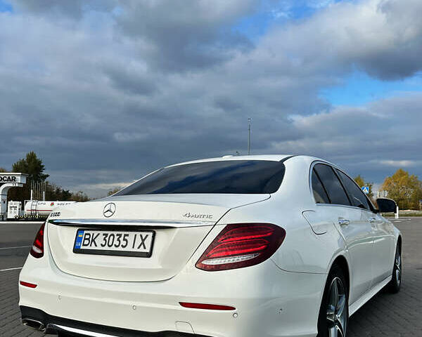 Білий Мерседес Е-Клас, об'ємом двигуна 1.99 л та пробігом 65 тис. км за 27499 $, фото 17 на Automoto.ua