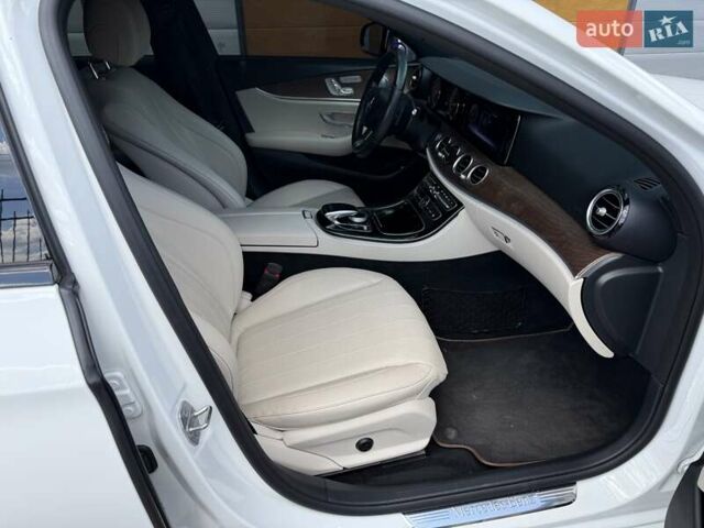 Белый Мерседес Е-Класс, объемом двигателя 1.99 л и пробегом 99 тыс. км за 29700 $, фото 39 на Automoto.ua