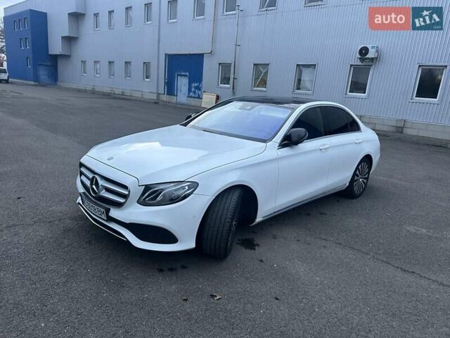 Белый Мерседес Е-Класс, объемом двигателя 1.99 л и пробегом 162 тыс. км за 27800 $, фото 6 на Automoto.ua