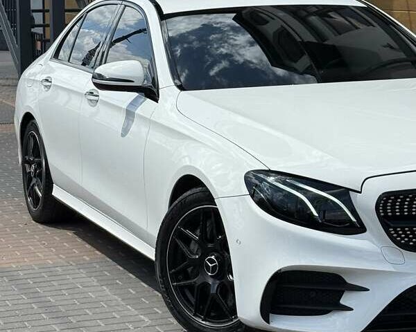 Белый Мерседес Е-Класс, объемом двигателя 1.99 л и пробегом 99 тыс. км за 29700 $, фото 14 на Automoto.ua