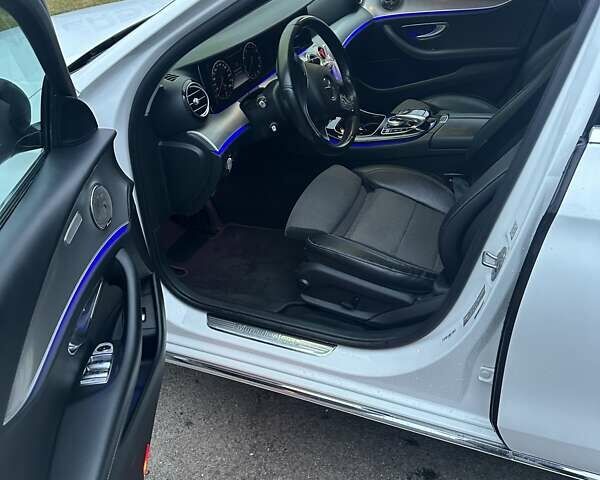 Белый Мерседес Е-Класс, объемом двигателя 1.99 л и пробегом 162 тыс. км за 27800 $, фото 29 на Automoto.ua