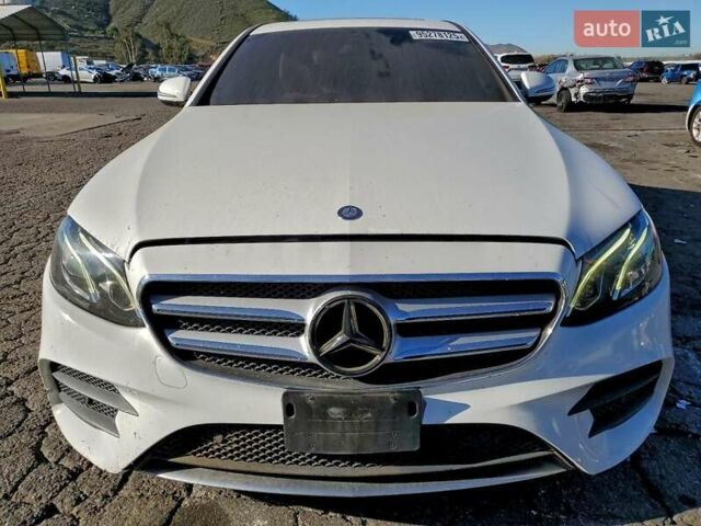 Белый Мерседес Е-Класс, объемом двигателя 3.5 л и пробегом 120 тыс. км за 7400 $, фото 4 на Automoto.ua
