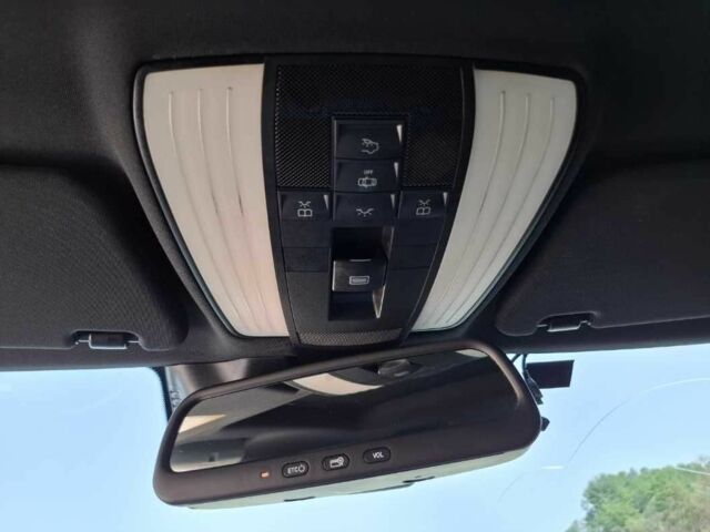 Белый Мерседес Е-Класс, объемом двигателя 2.2 л и пробегом 210 тыс. км за 5500 $, фото 11 на Automoto.ua