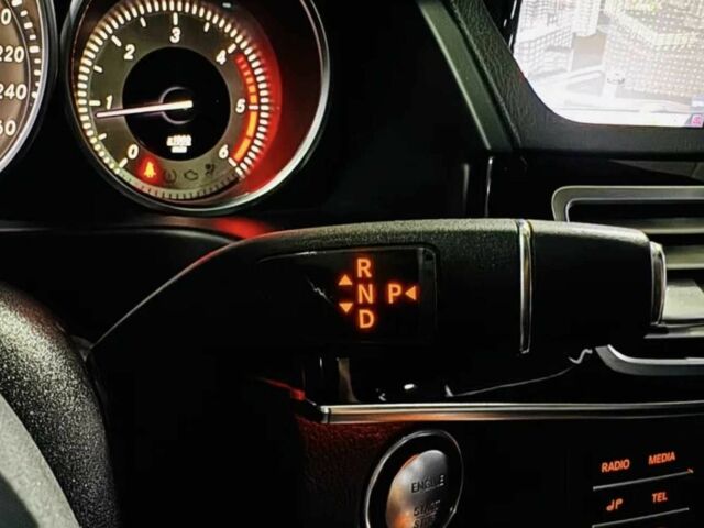 Белый Мерседес Е-Класс, объемом двигателя 2.2 л и пробегом 155 тыс. км за 8500 $, фото 7 на Automoto.ua