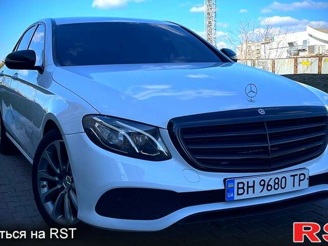 Белый Мерседес Е-Класс, объемом двигателя 2 л и пробегом 233 тыс. км за 26000 $, фото 4 на Automoto.ua