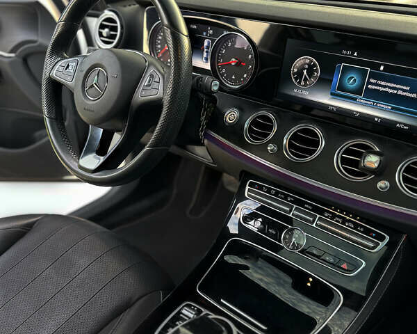 Мерседес Е-Клас 2016 у Рівному на Automoto.ua Білий Мерседес Е-Клас, об'ємом двигуна 1.99 л та пробігом 65 тис. км за 27500 $, фото 16 на Automoto.ua