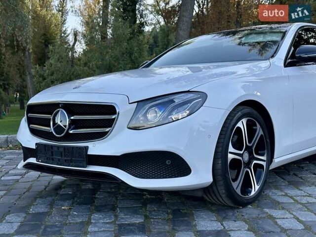 Белый Мерседес Е-Класс, объемом двигателя 1.95 л и пробегом 170 тыс. км за 30999 $, фото 11 на Automoto.ua