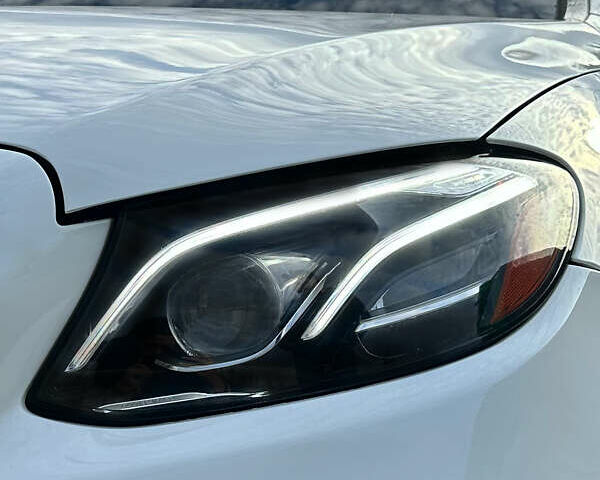 Білий Мерседес Е-Клас, об'ємом двигуна 1.99 л та пробігом 65 тис. км за 27499 $, фото 8 на Automoto.ua