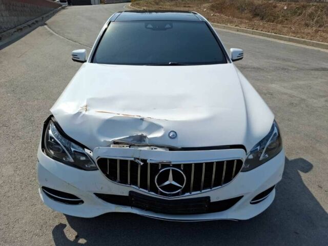 Белый Мерседес Е-Класс, объемом двигателя 2.2 л и пробегом 210 тыс. км за 5500 $, фото 1 на Automoto.ua