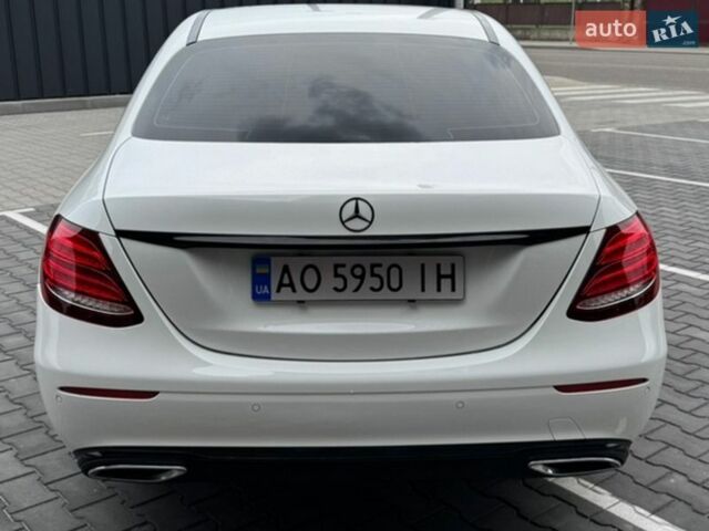 Белый Мерседес Е-Класс, объемом двигателя 1.95 л и пробегом 185 тыс. км за 30000 $, фото 6 на Automoto.ua