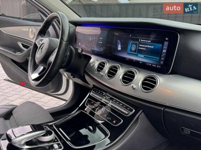 Белый Мерседес Е-Класс, объемом двигателя 1.95 л и пробегом 185 тыс. км за 30000 $, фото 13 на Automoto.ua