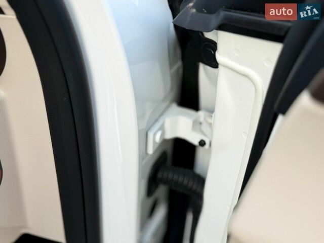 Белый Мерседес Е-Класс, объемом двигателя 1.95 л и пробегом 96 тыс. км за 25999 $, фото 65 на Automoto.ua