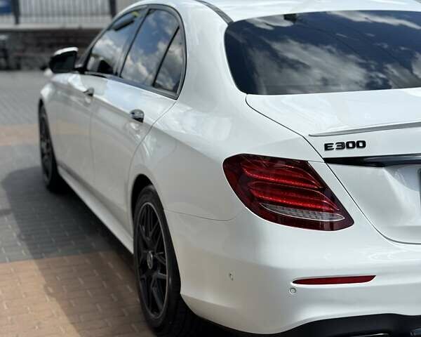 Белый Мерседес Е-Класс, объемом двигателя 1.99 л и пробегом 99 тыс. км за 29700 $, фото 28 на Automoto.ua