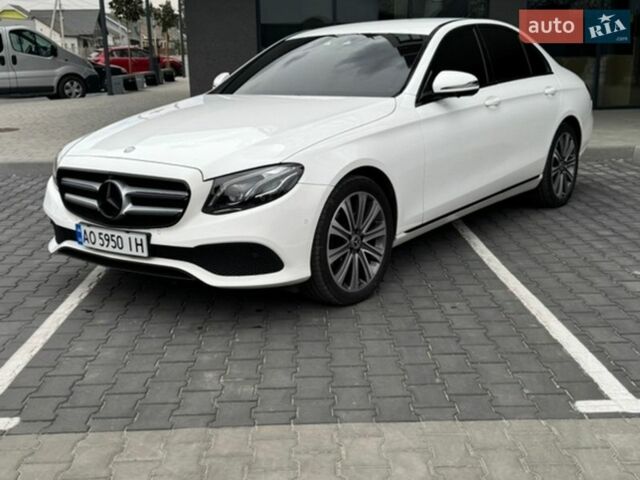 Белый Мерседес Е-Класс, объемом двигателя 1.95 л и пробегом 185 тыс. км за 30000 $, фото 1 на Automoto.ua
