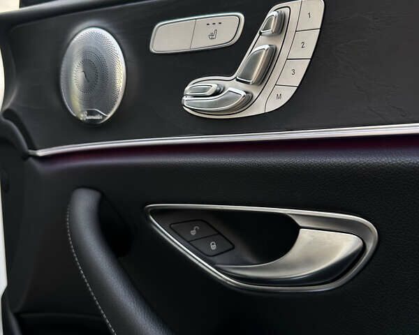 Мерседес Е-Клас 2016 у Рівному на Automoto.ua Білий Мерседес Е-Клас, об'ємом двигуна 1.99 л та пробігом 65 тис. км за 27500 $, фото 17 на Automoto.ua