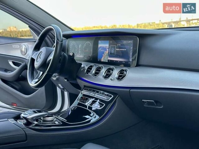 Белый Мерседес Е-Класс, объемом двигателя 1.95 л и пробегом 170 тыс. км за 30999 $, фото 87 на Automoto.ua