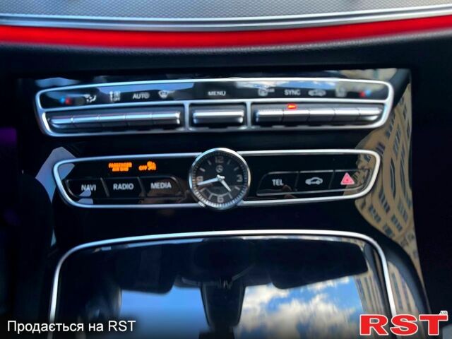 Белый Мерседес Е-Класс, объемом двигателя 2 л и пробегом 233 тыс. км за 26000 $, фото 7 на Automoto.ua