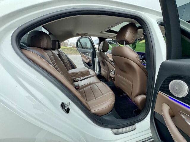 Білий Мерседес Е-Клас, об'ємом двигуна 2 л та пробігом 99 тис. км за 31900 $, фото 12 на Automoto.ua