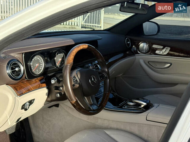 Белый Мерседес Е-Класс, объемом двигателя 2 л и пробегом 85 тыс. км за 22500 $, фото 10 на Automoto.ua