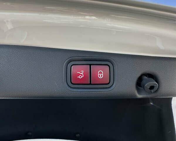 Белый Мерседес Е-Класс, объемом двигателя 2 л и пробегом 94 тыс. км за 34999 $, фото 23 на Automoto.ua