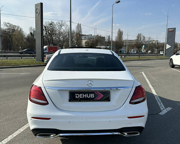 Белый Мерседес Е-Класс, объемом двигателя 2 л и пробегом 94 тыс. км за 34999 $, фото 6 на Automoto.ua