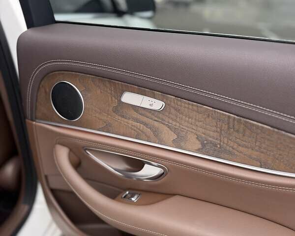 Белый Мерседес Е-Класс, объемом двигателя 2 л и пробегом 89 тыс. км за 33499 $, фото 21 на Automoto.ua