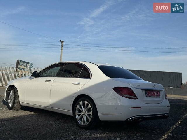 Белый Мерседес Е-Класс, объемом двигателя 2 л и пробегом 85 тыс. км за 22500 $, фото 4 на Automoto.ua