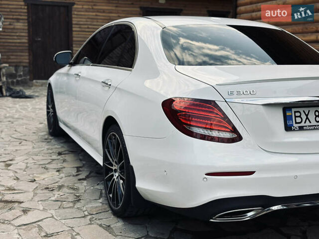 Белый Мерседес Е-Класс, объемом двигателя 2 л и пробегом 52 тыс. км за 33000 $, фото 5 на Automoto.ua