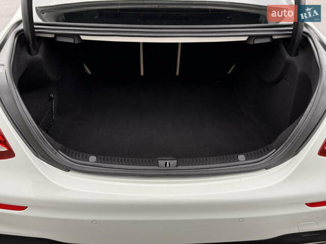 Білий Мерседес Е-Клас, об'ємом двигуна 1.99 л та пробігом 141 тис. км за 26950 $, фото 23 на Automoto.ua