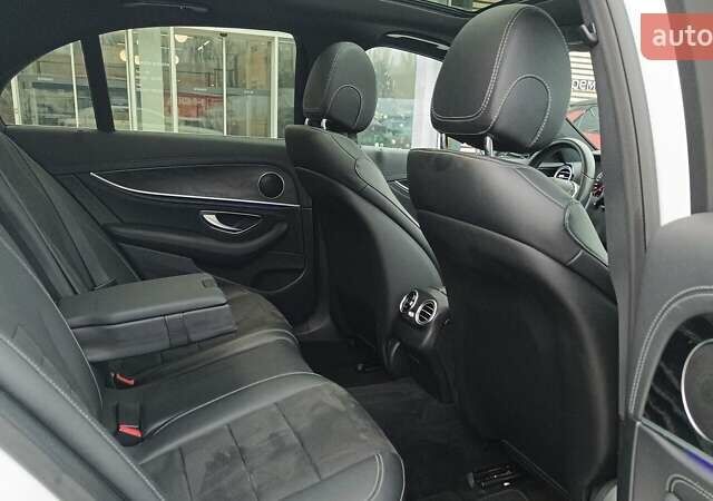 Белый Мерседес Е-Класс, объемом двигателя 1.99 л и пробегом 194 тыс. км за 27856 $, фото 5 на Automoto.ua