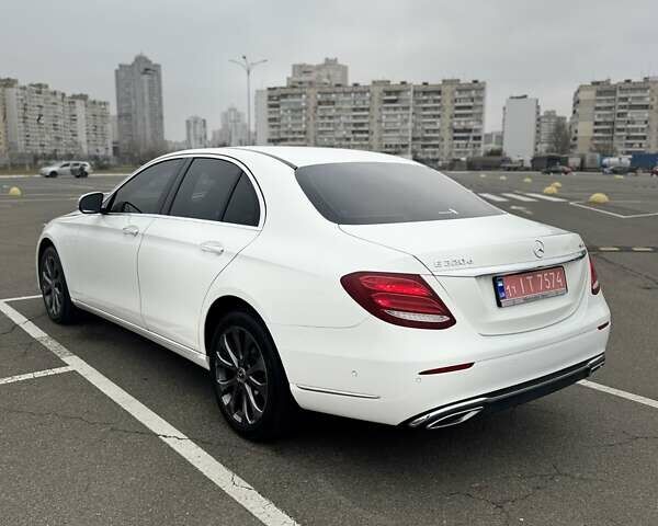 Белый Мерседес Е-Класс, объемом двигателя 2 л и пробегом 89 тыс. км за 33499 $, фото 5 на Automoto.ua