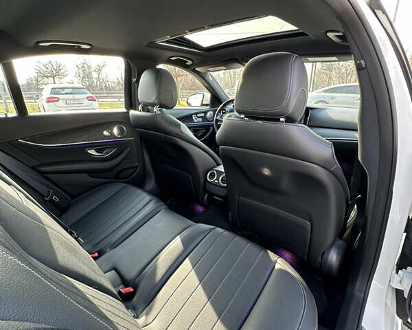 Белый Мерседес Е-Класс, объемом двигателя 2 л и пробегом 94 тыс. км за 34999 $, фото 20 на Automoto.ua