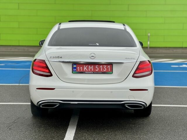 Білий Мерседес Е-Клас, об'ємом двигуна 2 л та пробігом 99 тис. км за 31900 $, фото 4 на Automoto.ua