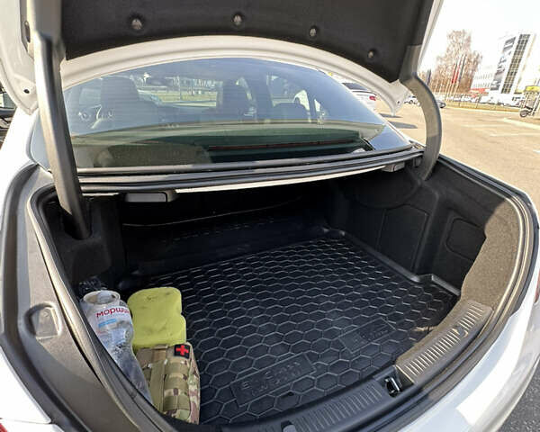 Белый Мерседес Е-Класс, объемом двигателя 2 л и пробегом 94 тыс. км за 34999 $, фото 22 на Automoto.ua