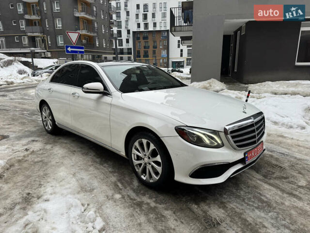 Белый Мерседес Е-Класс, объемом двигателя 2 л и пробегом 117 тыс. км за 32000 $, фото 7 на Automoto.ua