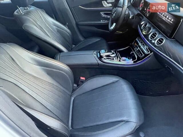 Білий Мерседес Е-Клас, об'ємом двигуна 1.99 л та пробігом 74 тис. км за 30000 $, фото 41 на Automoto.ua