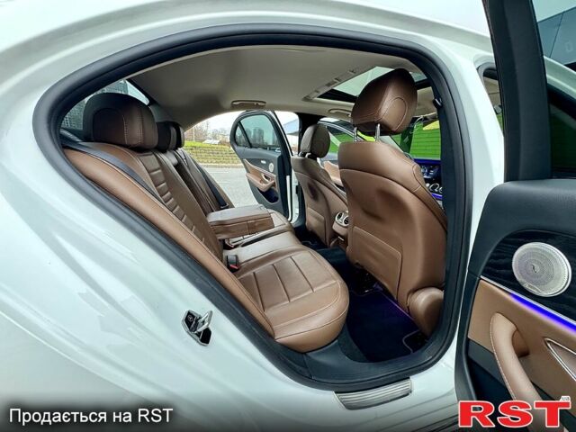 Белый Мерседес Е-Класс, объемом двигателя 2 л и пробегом 99 тыс. км за 31900 $, фото 7 на Automoto.ua