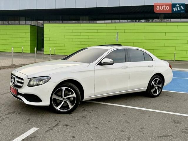 Белый Мерседес Е-Класс, объемом двигателя 1.95 л и пробегом 99 тыс. км за 31900 $, фото 2 на Automoto.ua