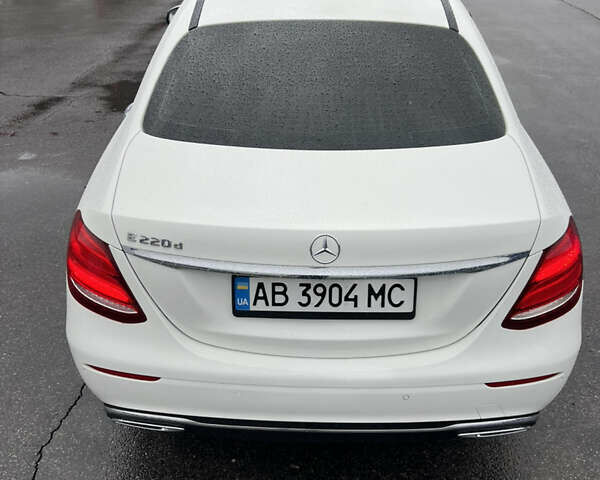 Белый Мерседес Е-Класс, объемом двигателя 1.95 л и пробегом 125 тыс. км за 28500 $, фото 5 на Automoto.ua