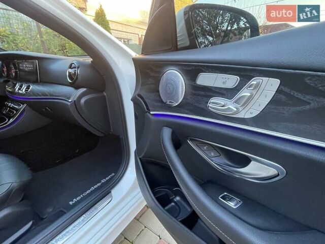 Білий Мерседес Е-Клас, об'ємом двигуна 1.99 л та пробігом 74 тис. км за 30000 $, фото 43 на Automoto.ua