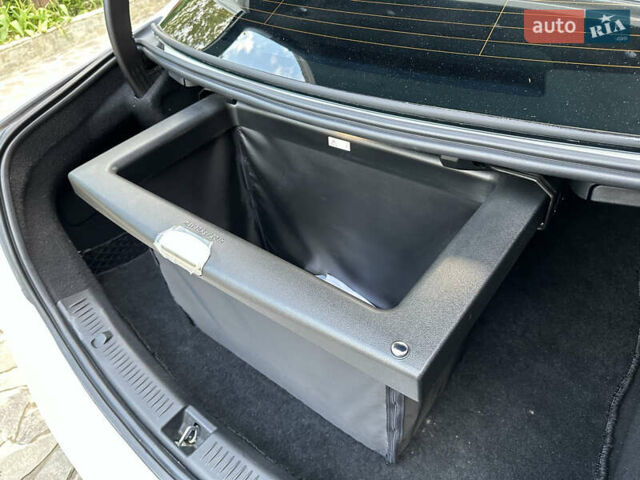 Белый Мерседес Е-Класс, объемом двигателя 2 л и пробегом 52 тыс. км за 33000 $, фото 28 на Automoto.ua