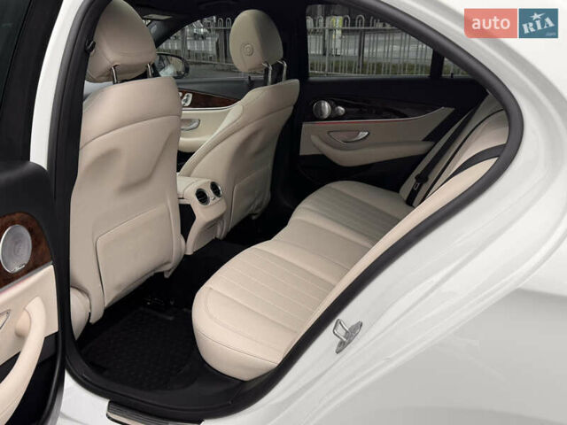 Білий Мерседес Е-Клас, об'ємом двигуна 1.99 л та пробігом 141 тис. км за 26950 $, фото 43 на Automoto.ua