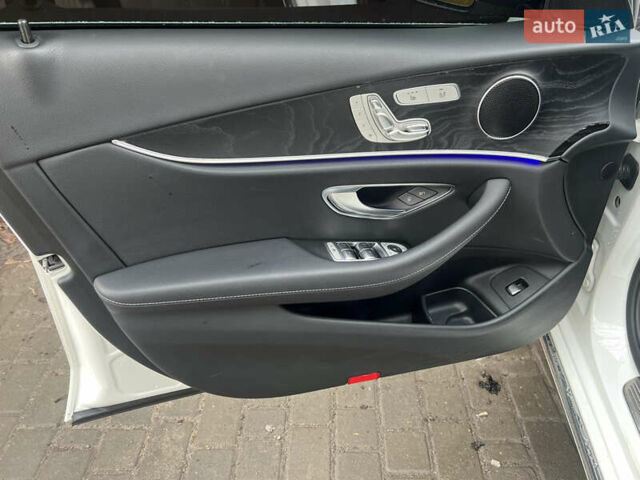 Белый Мерседес Е-Класс, объемом двигателя 1.95 л и пробегом 125 тыс. км за 28500 $, фото 35 на Automoto.ua