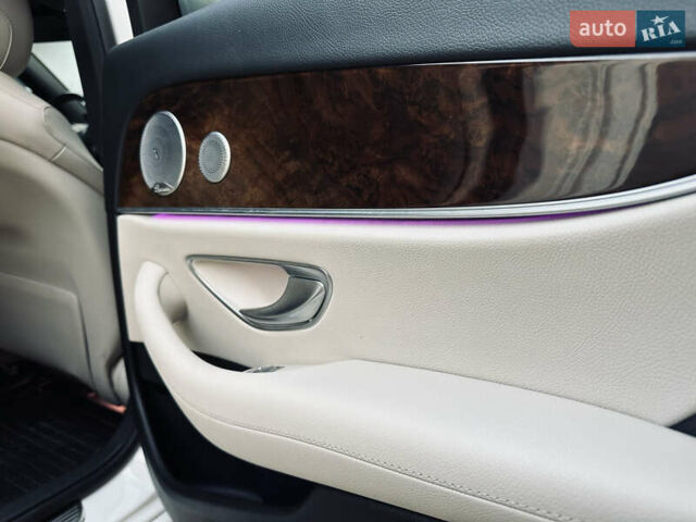 Белый Мерседес Е-Класс, объемом двигателя 2 л и пробегом 52 тыс. км за 33000 $, фото 29 на Automoto.ua