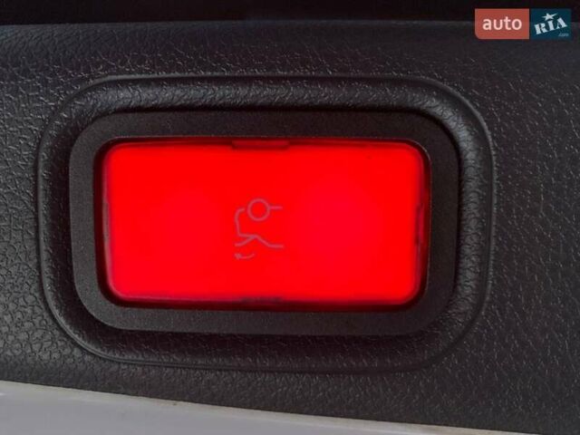 Белый Мерседес Е-Класс, объемом двигателя 1.95 л и пробегом 129 тыс. км за 32999 $, фото 65 на Automoto.ua