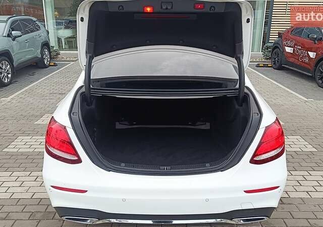 Белый Мерседес Е-Класс, объемом двигателя 1.99 л и пробегом 194 тыс. км за 27856 $, фото 8 на Automoto.ua