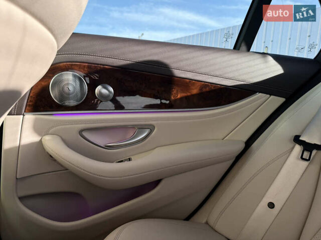 Белый Мерседес Е-Класс, объемом двигателя 2 л и пробегом 85 тыс. км за 22500 $, фото 15 на Automoto.ua