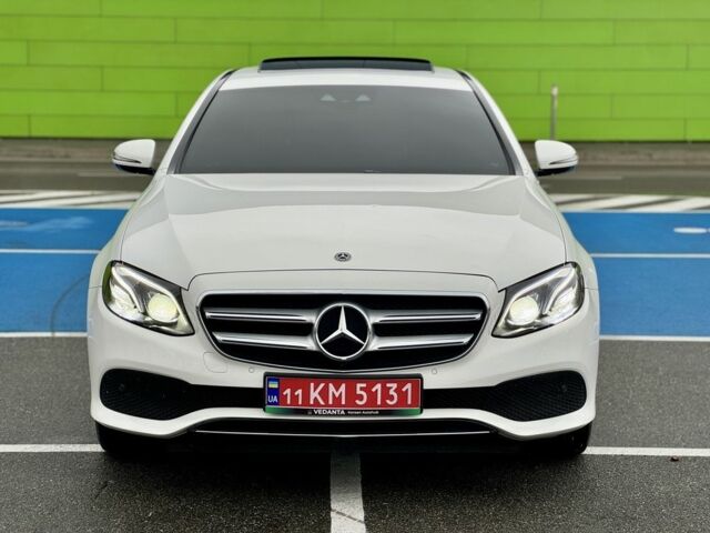 Білий Мерседес Е-Клас, об'ємом двигуна 2 л та пробігом 99 тис. км за 31900 $, фото 1 на Automoto.ua